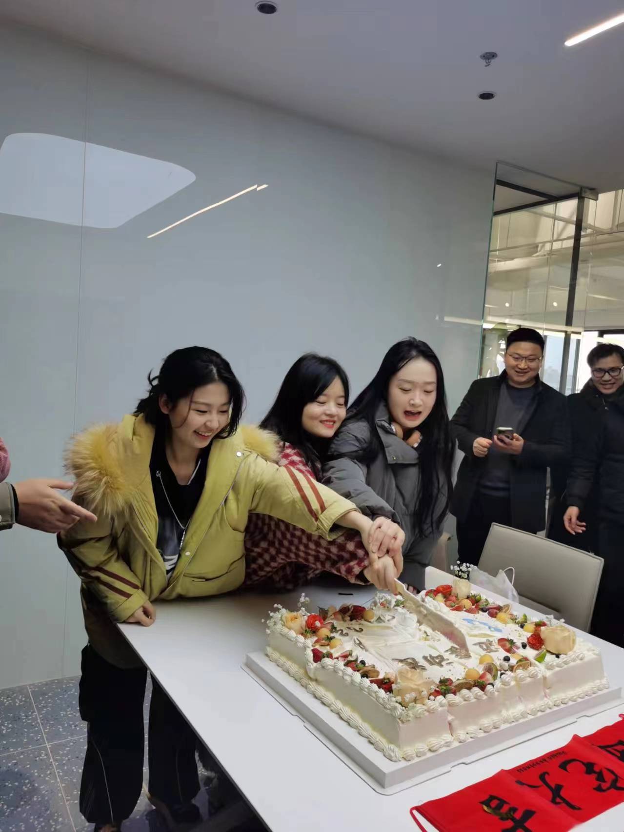 上海邁維動(dòng)漫科技有限公司喜迎新年喬遷之喜：立足新起點(diǎn)，開啟新征程！(圖13)